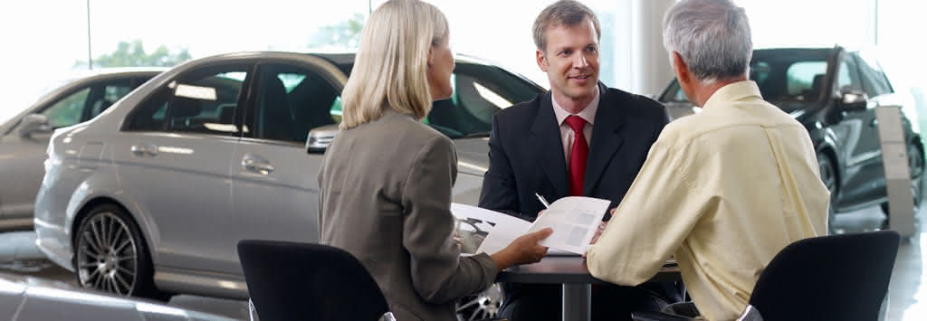 People discussing how car loans work