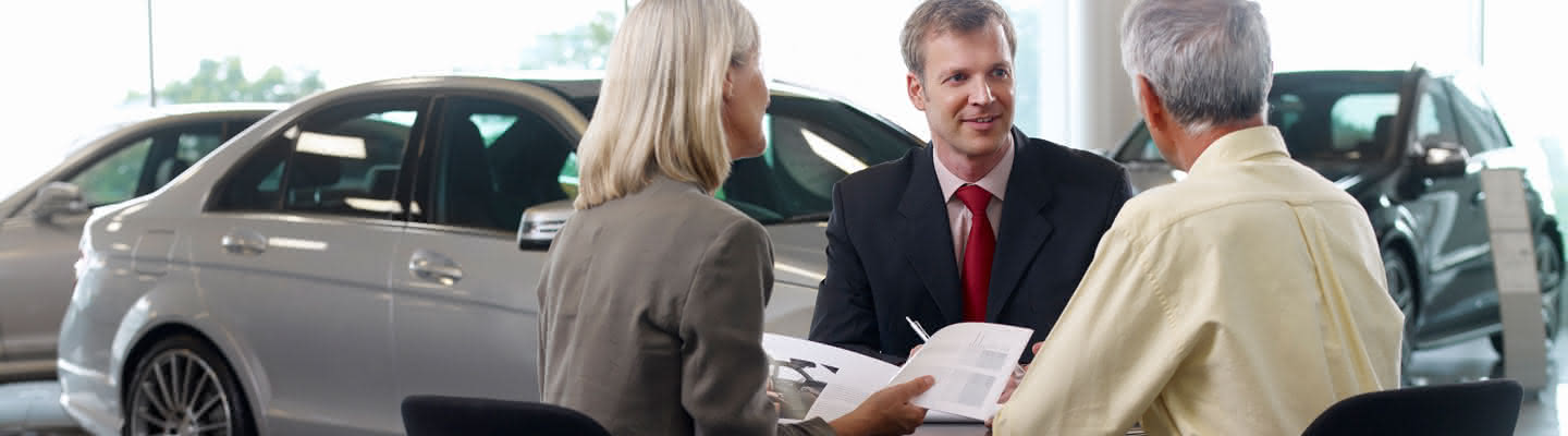 People discussing how car loans work